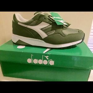 Diadora
